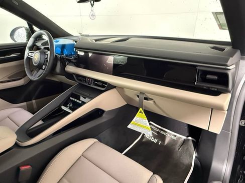 New 2025 Porsche Macan Electric image 20