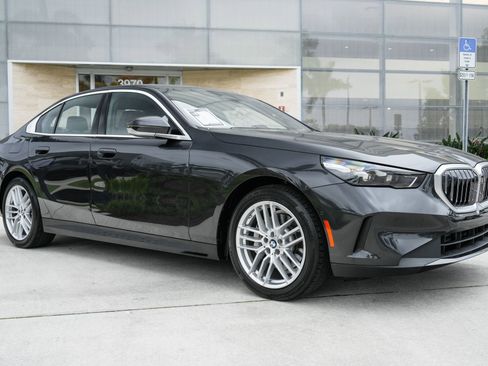 Used 2024 BMW 530i w/ M Sport Package image 4