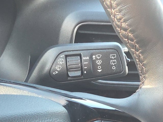 Used 2023 Ford Explorer Platinum w/ Premium Technology Package AWD/4WD image 39