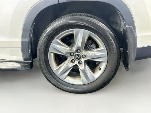 Used 2019 Toyota Highlander Limited FWD image 11