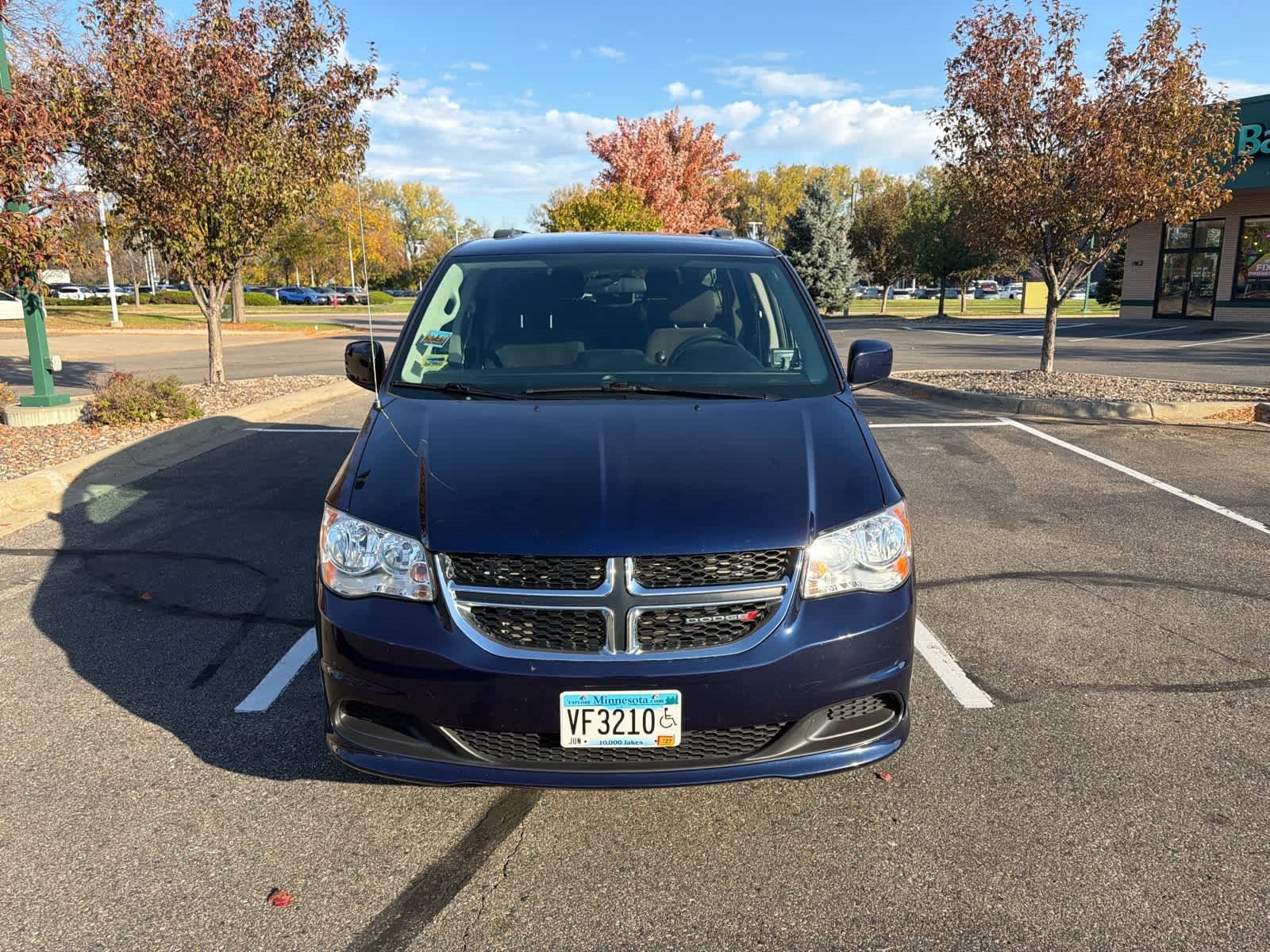 Used 2016 Dodge Grand Caravan SXT FWD image 3