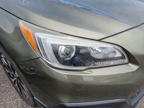 Used 2017 Subaru Outback 2.5i Limited AWD/4WD image 2