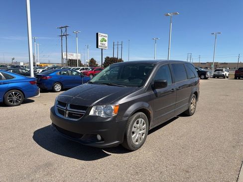 Used 2016 Dodge Grand Caravan SE w/ Quick Order Package 29E SE FWD image 3