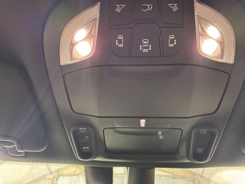 Used 2021 Chrysler Pacifica Limited w/ Uconnect Theater Family Group AWD/4WD image 31