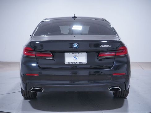 Used 2023 BMW 530e w/ Premium Package image 5