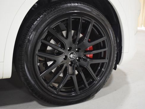 Certified 2022 Maserati Levante GT image 18