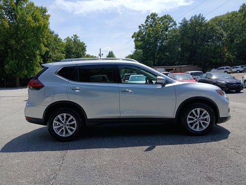 Used 2019 Nissan Rogue SV FWD image 5