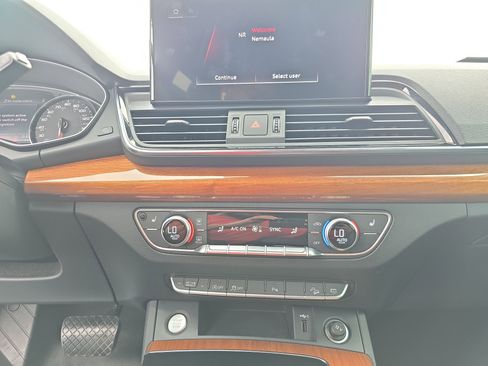 Used 2021 Audi Q5 2.0T Premium w/ Convenience Package AWD/4WD image 18