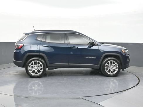 Used 2024 Jeep Compass Latitude AWD/4WD image 16