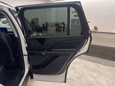 Used 2025 Lincoln Aviator AWD w/ Jet Appearance Package image 20