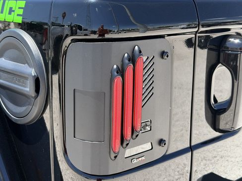 Used 2024 Jeep Wrangler Unlimited Rubicon AWD/4WD image 24