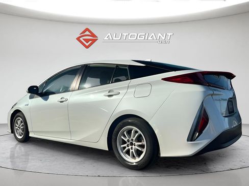 Used 2021 Toyota Prius Prime LE image 4