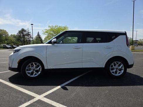 Used 2025 Kia Soul LX w/ LX Technology Package FWD image 15