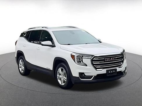 Used 2024 GMC Terrain SLT AWD/4WD image 3