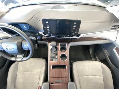 Certified 2024 Toyota Sienna LE FWD image 22