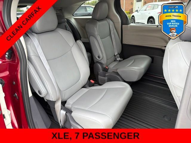 Used 2021 Toyota Sienna XLE FWD image 11