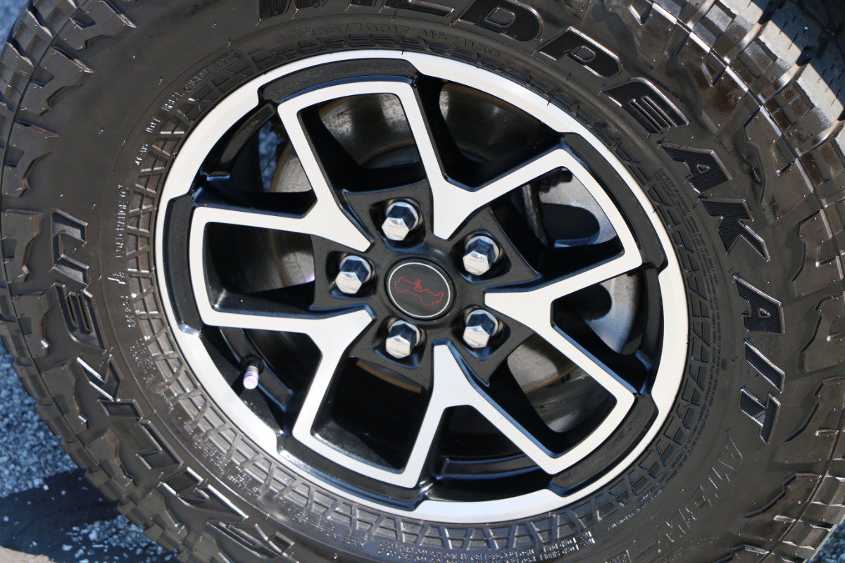 Used 2025 Jeep Gladiator Rubicon AWD/4WD image 13