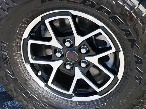 Used 2025 Jeep Gladiator Rubicon AWD/4WD image 13