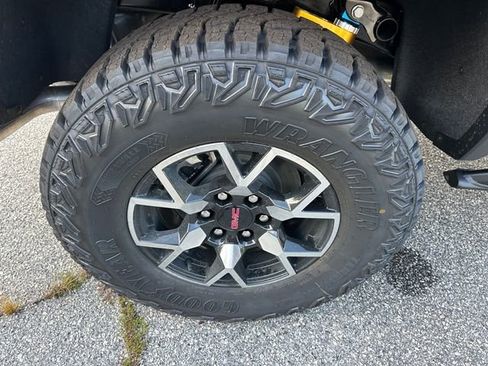 New 2025 GMC Canyon AT4 w/ AT4X Package image 13