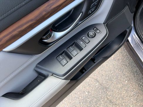 Used 2019 Honda CR-V Touring image 25