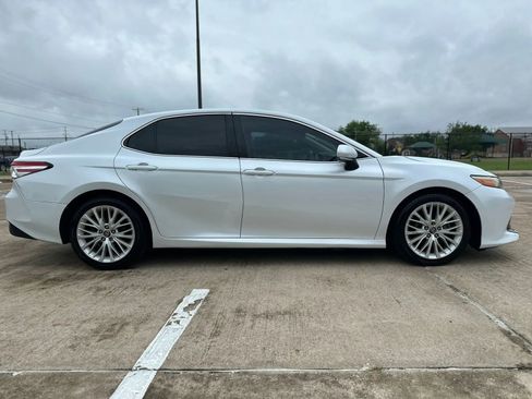 Used 2018 Toyota Camry XLE image 4