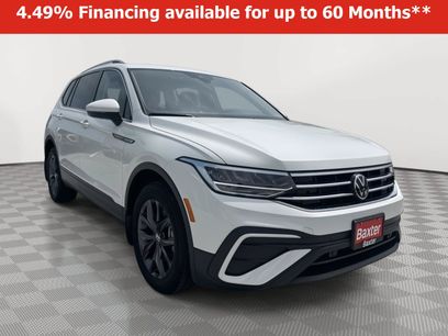 Used 2024 Volkswagen Tiguan SE w/ Panoramic Sunroof Package