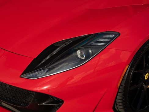 Used 2018 Ferrari 812 Superfast image 13