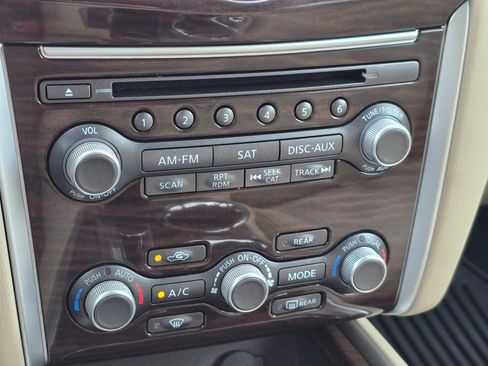 Used 2016 Nissan Pathfinder Platinum AWD/4WD image 13