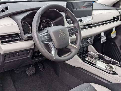 New 2026 Mitsubishi Outlander SE image 11