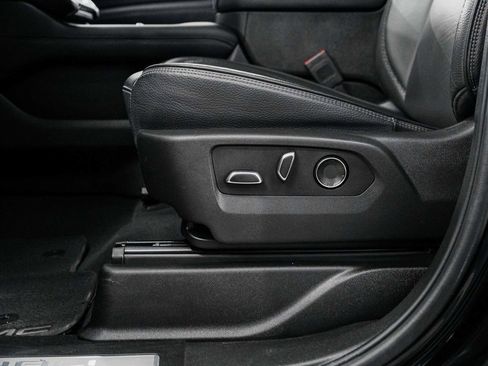 Used 2025 GMC Yukon XL Denali image 27