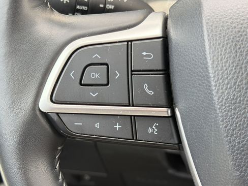 Used 2025 Toyota Highlander LE image 17