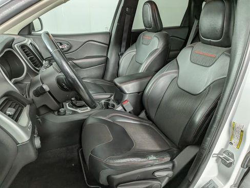 Used 2017 Jeep Cherokee Trailhawk w/ Cold Weather Group image 15