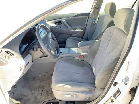 Used 2010 Toyota Camry LE image 16