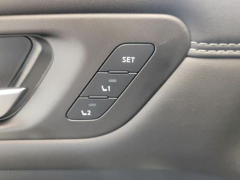 New 2026 Nissan Pathfinder Platinum AWD/4WD image 33