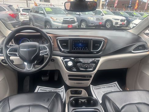 Used 2020 Chrysler Voyager Lxi FWD image 30