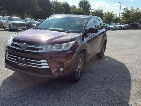 Used 2018 Toyota Highlander XLE AWD/4WD image 2