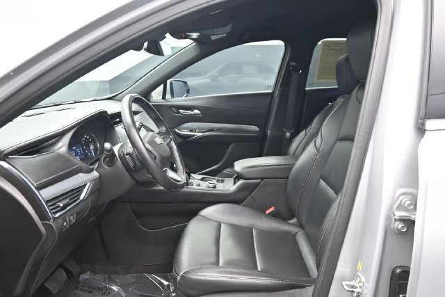 Used 2022 Cadillac XT4 Premium Luxury w/ Safety Alert Package FWD image 7