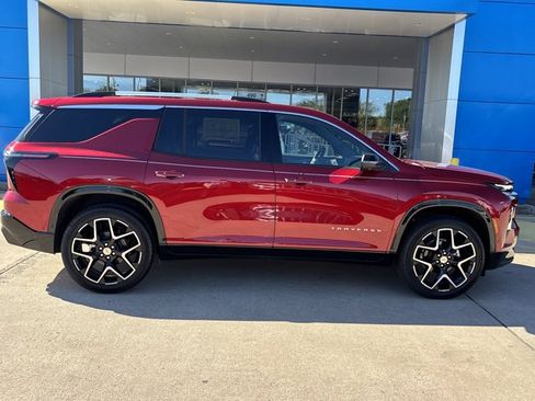 New 2026 Chevrolet Traverse High Country w/ LPO, Floor Liner Package FWD image 2