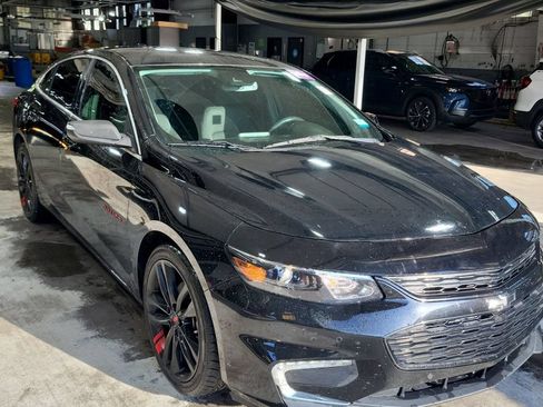 Used 2018 Chevrolet Malibu LT w/ Driver Confidence Package FWD image 2