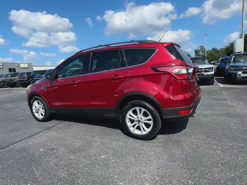 Used 2017 Ford Escape SE w/ Equipment Group 201A FWD image 6