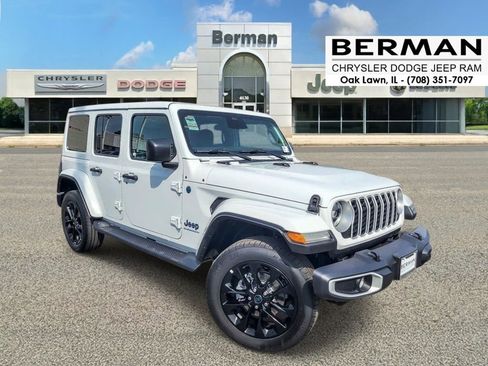 Used 2025 Jeep Wrangler Unlimited Sahara AWD/4WD image 1