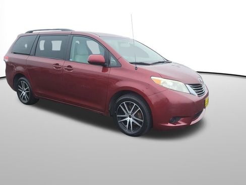 Used 2011 Toyota Sienna LE image 8