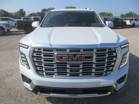 New 2026 GMC Yukon XL Denali w/ Denali Reserve Package AWD/4WD image 10