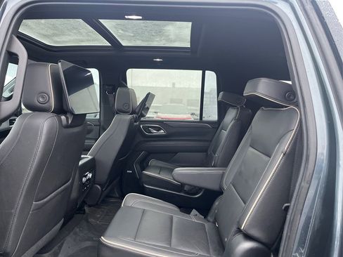 Used 2021 GMC Yukon XL SLT w/ SLT Premium Package image 10