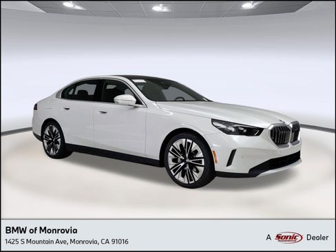 Used 2026 BMW 530i w/ Convenience Package RWD image 1