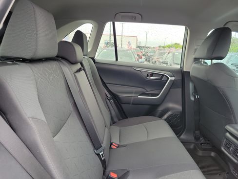Used 2024 Toyota RAV4 XLE FWD image 15