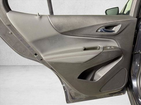 Used 2023 Chevrolet Equinox RS FWD image 23