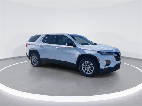 Used 2023 Chevrolet Traverse LS image 2