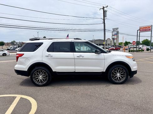 Used 2015 Ford Explorer XLT w/ Equipment Group 202A AWD/4WD image 7