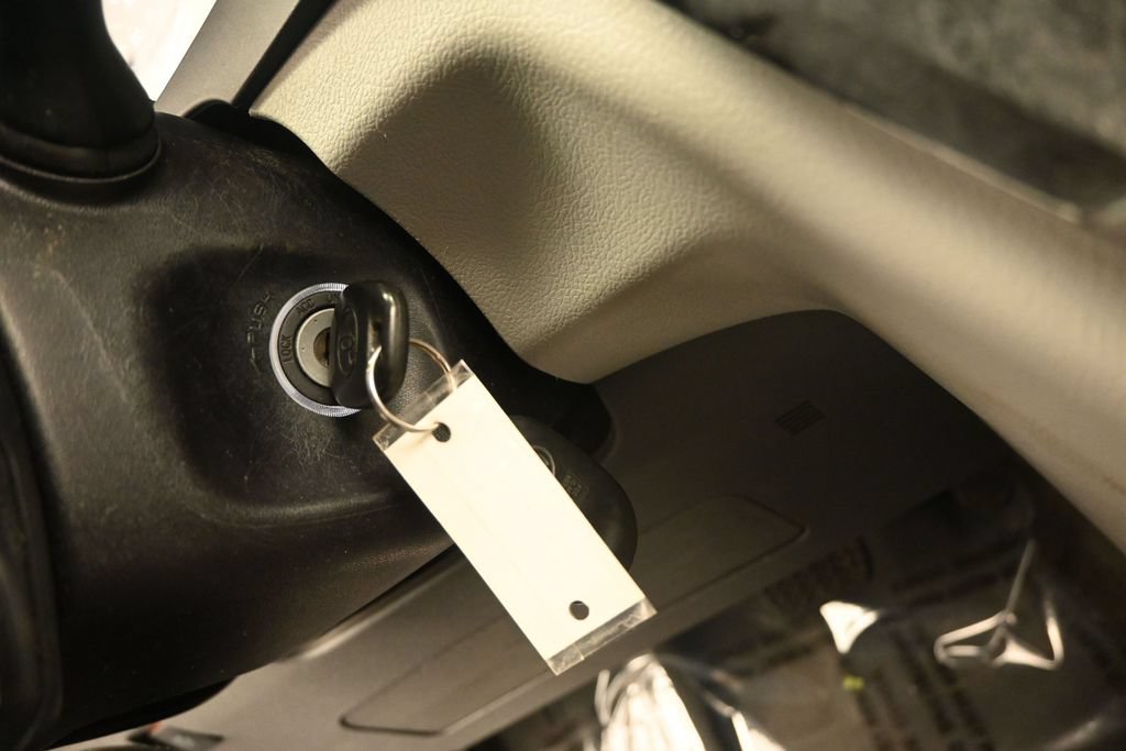 Used 2019 Toyota Sienna LE w/ Carpet Mat Package FWD image 21